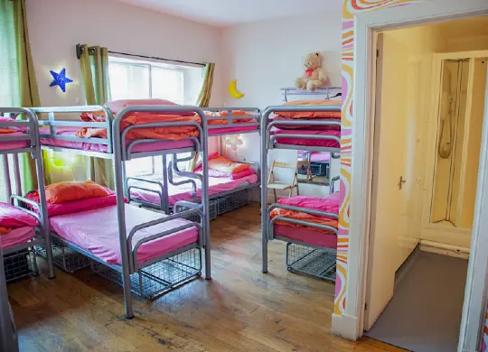 Auf Klassenfahrt mit HEROLÉ: St. Christopher's Inn Hostel Zimmer - Mehrbettzimmer in Edinburgh.