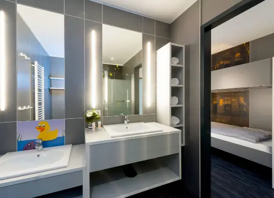 Auf Klassenfahrt mit HEROLÉ: Badezimmer im modernen Anbau der Römerstadt-Jugendherberge Trier.