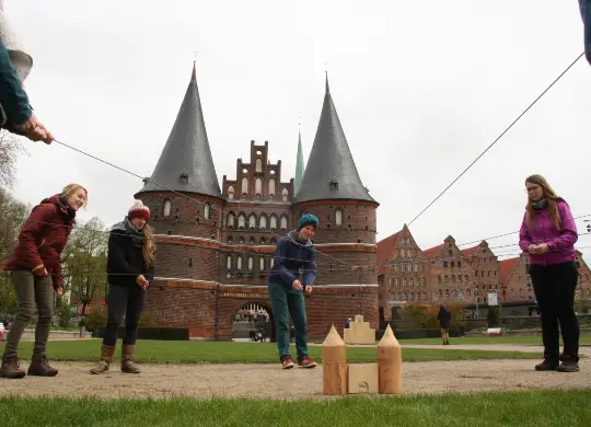 Auf Klassenfahrt mit HEROLÉ: erlebnispädagogisches Programm "City Bound" in Lübeck  / Ostsee Schleswig-Holstein