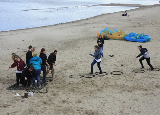 Auf Klassenfahrt mit HEROLÉ: erlebnispädagogisches Programm "Impulskette" in Norddeutschland