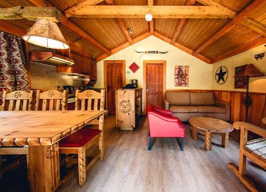 Auf Klassenfahrt mit HEROLÉ: Ferienhaus Cowboy im Ferienpark Slagharen bei Zwolle