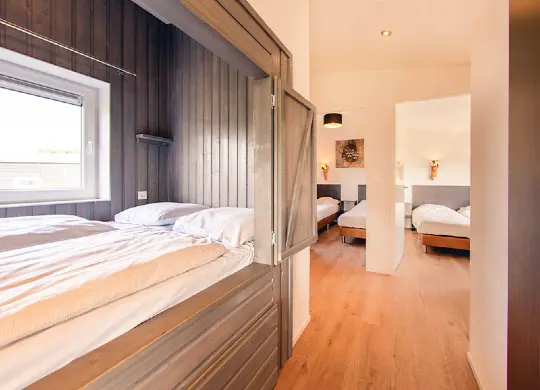 Auf Klassenfahrt mit HEROLÉ: 3 Schlafzimmer in der Racoon Lodge (Premium) im Ferienpark Slagharen