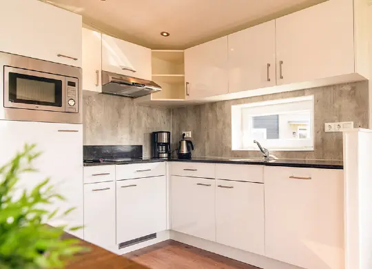 Auf Klassenfahrt mit HEROLÉ: Küche in der Racoon Lodge (Premium) im Ferienpark Slagharen