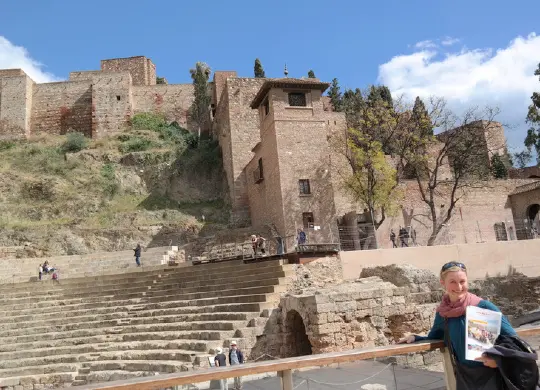 Auf Klassenfahrt mit HEROLÉ: Blick zur Festung Alcazaba in Malaga