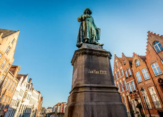 Auf Klassenfahrt mit HEROLÉ: Jan Van Eyck Statue in Brügge