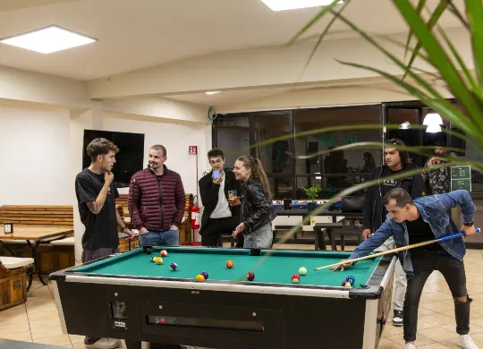 Auf Klassenfahrt mit HEROLÉ: Aufenthaltsraum in der Ferienanlage Firenze Certosa Camping