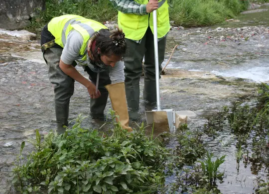 Flußuntersuchung in der Toskana Auf Klassenfahrt mit HEROLÉ: Flußuntersuchung in der Toskana