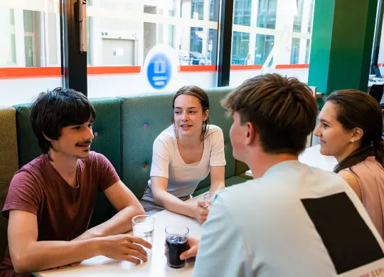 Unterkunft Unterhaltung Auf Klassenfahrt mit HEROLÉ: Entspannen in der Unterkunft