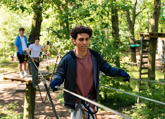 Auf Klassenfahrt mit HEROL&Eacute;: Klettern im Hochseilgarten