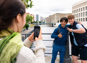 Fotoshooting Auf Klassenfahrt mit HEROLÉ: Gemeinsam Stadt erkunden