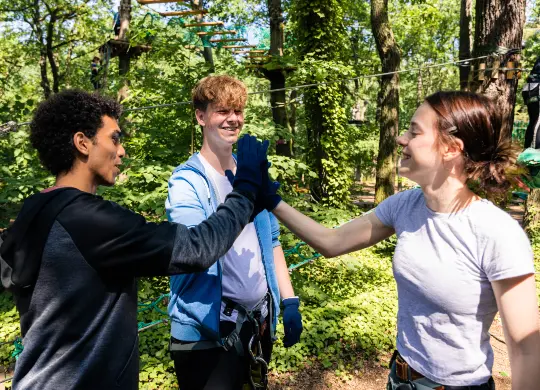 Klettergarten Auf Klassenfahrt mit HEROLÉ: Teamwork im Klettergarten