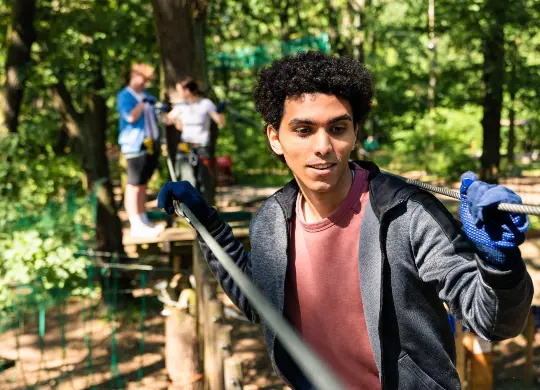 Auf Klassenfahrt mit HEROLÉ: Sportlich im Klettergarten unterwegs