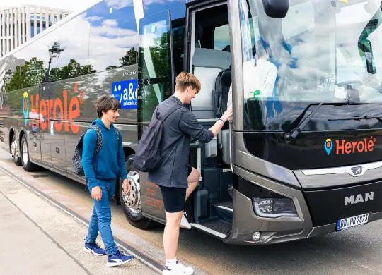 Busfahrt Auf Klassenfahrt mit HEROLÉ: Die Reise kann beginnen im HEROLÉ Bus
