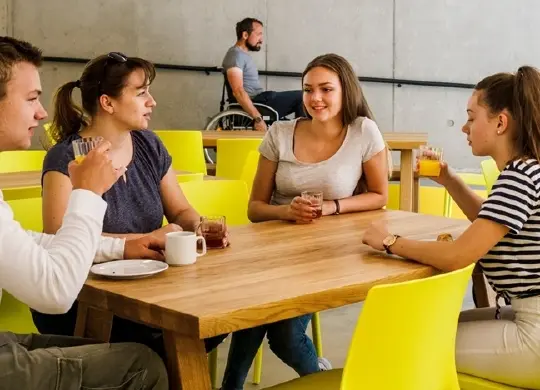 Auf Klassenfahrt mit HEROLÉ: Speiseraum in der DJH Bayreuth in der Fränkischen Schweiz