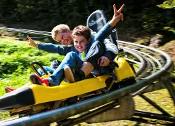 Auf Klassenfahrt mit HEROLÉ: Sommerrodelbahn in der fränkischen Schweiz.