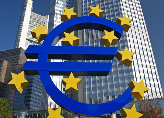 Europäische Zentralbank in Frankfurt  Auf Klassenfahrt mit HEROLÉ: Europäische Zentralbank in Frankfurt.