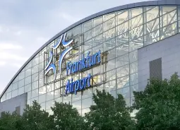 Flughafen in Frankfurt  Auf Klassenfahrt mit HEROLÉ: Flughafen in Frankfurt.