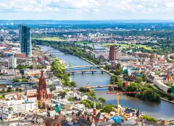 Sommerpanorama von Frankfurt Auf Klassenfahrt mit HEROLÉ: Sommerpanorama von Frankfurt