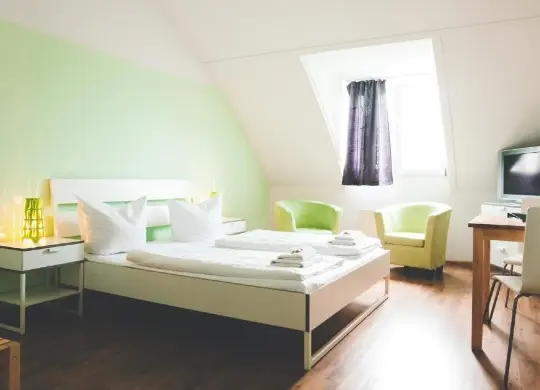 Doppelzimmer im Stayinn Freiburg Auf Klassenfahrt mit HEROLÉ: Doppelzimmer im Stayinn Freiburg