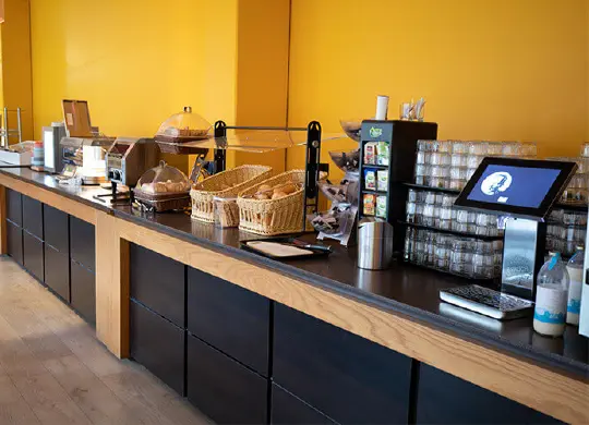 Frühstücksbuffet im a&o Hostel in Rotterdam Auf Klassenfahrt mit HEROLÉ: Frühstücksbuffet im a&o Hostel in Rotterdam