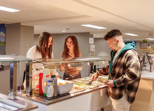 Auf Klassenfahrt mit HEROLÉ: Frühstücksbuffet im a&o Hostel München Hackerbrücke