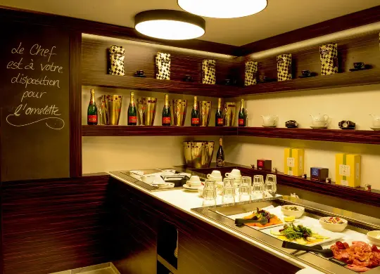 Auf Klassenfahrt mit HEROLÉ: Frühstücksbuffet im App.-Hotel Monsigny in Nizza an der Côte d'Azur