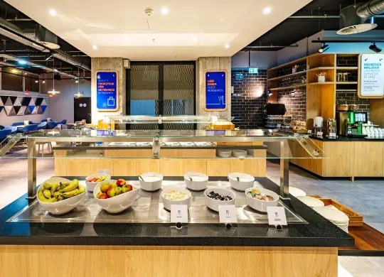 Frühstücksbuffet im Holiday Inn Express Dresden Zentrum Auf Klassenfahrt mit HEROLÉ: Frühstücksbuffet im Holiday Inn Express Dresden Zentrum