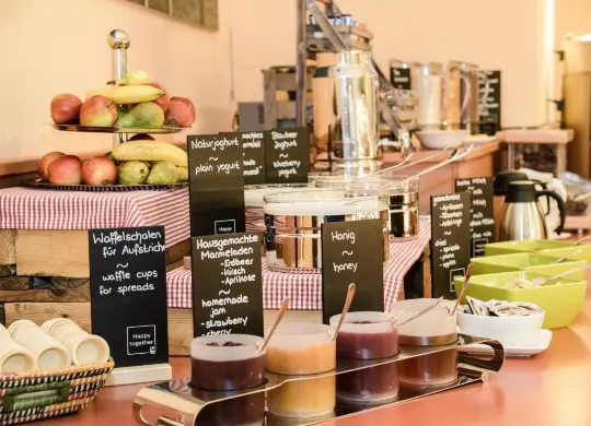 Auf Klassenfahrt mit HEROLÉ: Frühstücksbuffet im JUFA Hotel Lungau im Salzburger Land