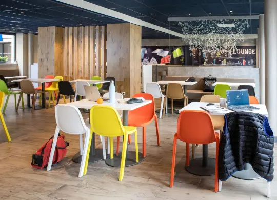 Auf Klassenfahrt mit HEROLÉ: Frühstücksraum im Ibis Budget Strasbourg Centre Republique in Straßburg