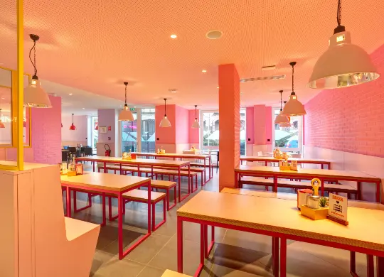 Auf Klassenfahrt mit HEROLÉ: Frühstücksraum im MEININGER Hotel Lyon