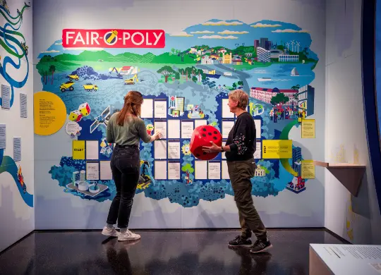 Im Zukunftsmuseum FUTURIUM setzen sich Schüler:innen aktiv mit demokratischen Prozessen auseinander und entwickeln Ideen.