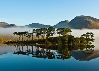 Blick auf den eindrucksvollen Connemara Nationalpark in Galway Auf Klassenfahrt mit HEROLÉ: Bestaunen Sie das einzigartige Naturschauspiel im Connemara Nationalpark in Galway