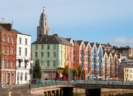 Häuseransicht in Galway Auf Klassenfahrt mit HEROLÉ: Häuseransicht in Galway.