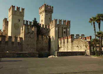 Auf Klassenfahrt mit HEROLÉ: Scaligerburg in Sirmione am Gardasee.