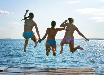 Badespaß am Gardasee Auf Klassenfahrt mit HEROLÉ: Badespaß am Gardasee.