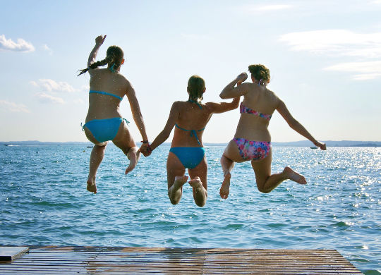 Badespaß am Gardasee  Auf Klassenfahrt mit HEROLÉ: Badespaß am Gardasee.