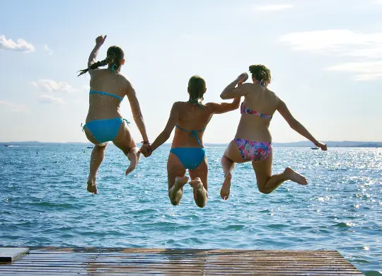 Badespaß am Gardasee  Auf Klassenfahrt mit HEROLÉ: Badespaß am Gardasee.