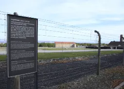Gedenkstätte Buchenwald in Weimar Auf Klassenfahrt mit HEROLÉ: Gedenkstätte Buchenwald in Weimar.