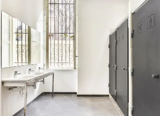 Auf Klassenfahrt mit HEROLÉ: Etagenbad im The People Hostel in Marseille in der Provence