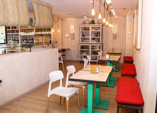 Auf Klassenfahrt mit HEROLÉ: Gemeinschaftsraum im TOC Hostel Sevilla