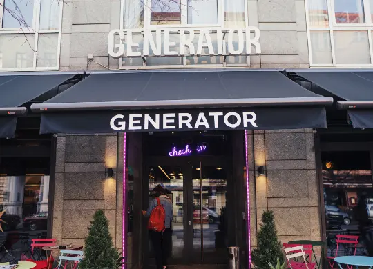 Auf Klassenfahrt mit HEROLÉ: Eingangsbereich des Generator Berlin Mitte