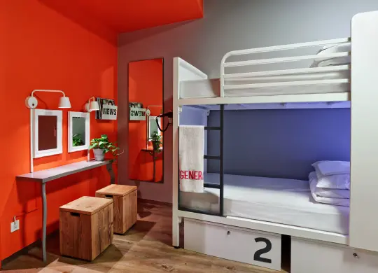Auf Klassenfahrt mit HEROLÉ: 6-Bett-Schlafsaal im Generator Hostel Berlin Mitte