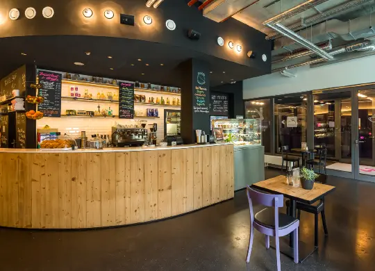 Auf Klassenfahrt mit HEROLÉ: Café im Generator Hostel Berlin Mitte