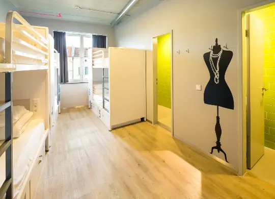 Auf Klassenfahrt mit HEROLÉ: 6-Bett-Zimmer im Generator Hostel Berlin Mitte