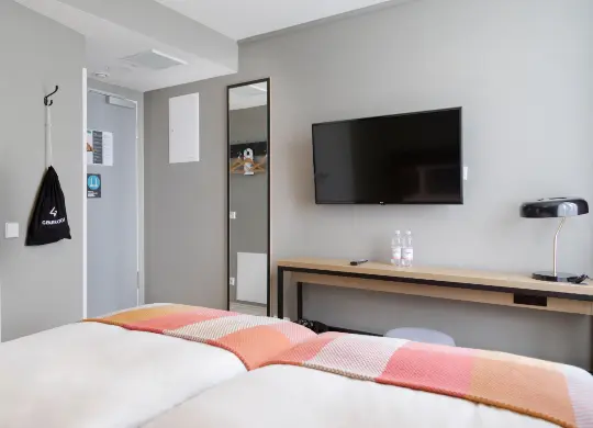 Auf Klassenfahrt mit HEROLÉ: Generator - modernes Zweibettzimmer in Hamburg