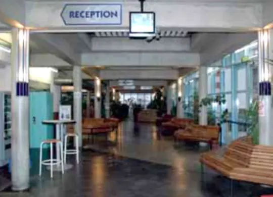 Auf Klassenfahrt mit HEROLÉ: Genf-Jugendherberge-Lobby in Genf