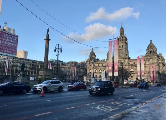 George Square in Glasgow Auf Klassenfahrt mit HEROLÉ: Der George Square in Glasgow mit den City Chambers und Scott Monument