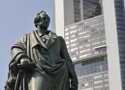 Goethe-Denkmal in Frankfurt Auf Klassenfahrt mit HEROLÉ: Goethe-Denkmal in Frankfurt
