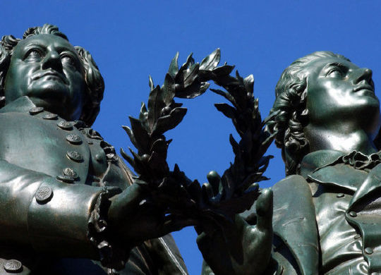 Goethe und Schiller Denkmal in Weimar Auf Klassenfahrt mit HEROLÉ: Goethe und Schiller Denkmal in Weimar.