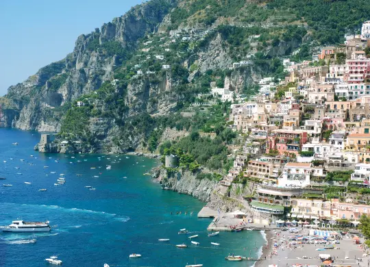 Auf Klassenfahrt mit HEROLÉ: Genießen Sie diesen sonnigen Ausblick auf den Golf von Sorrent